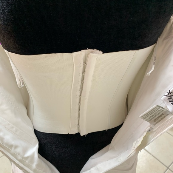 Size 6 Da Vinci White Beaded Wedding Gown Dress with Built in Corset & Train - Picture 6 of 6